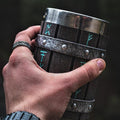Tasse à bière avec runes nordiques