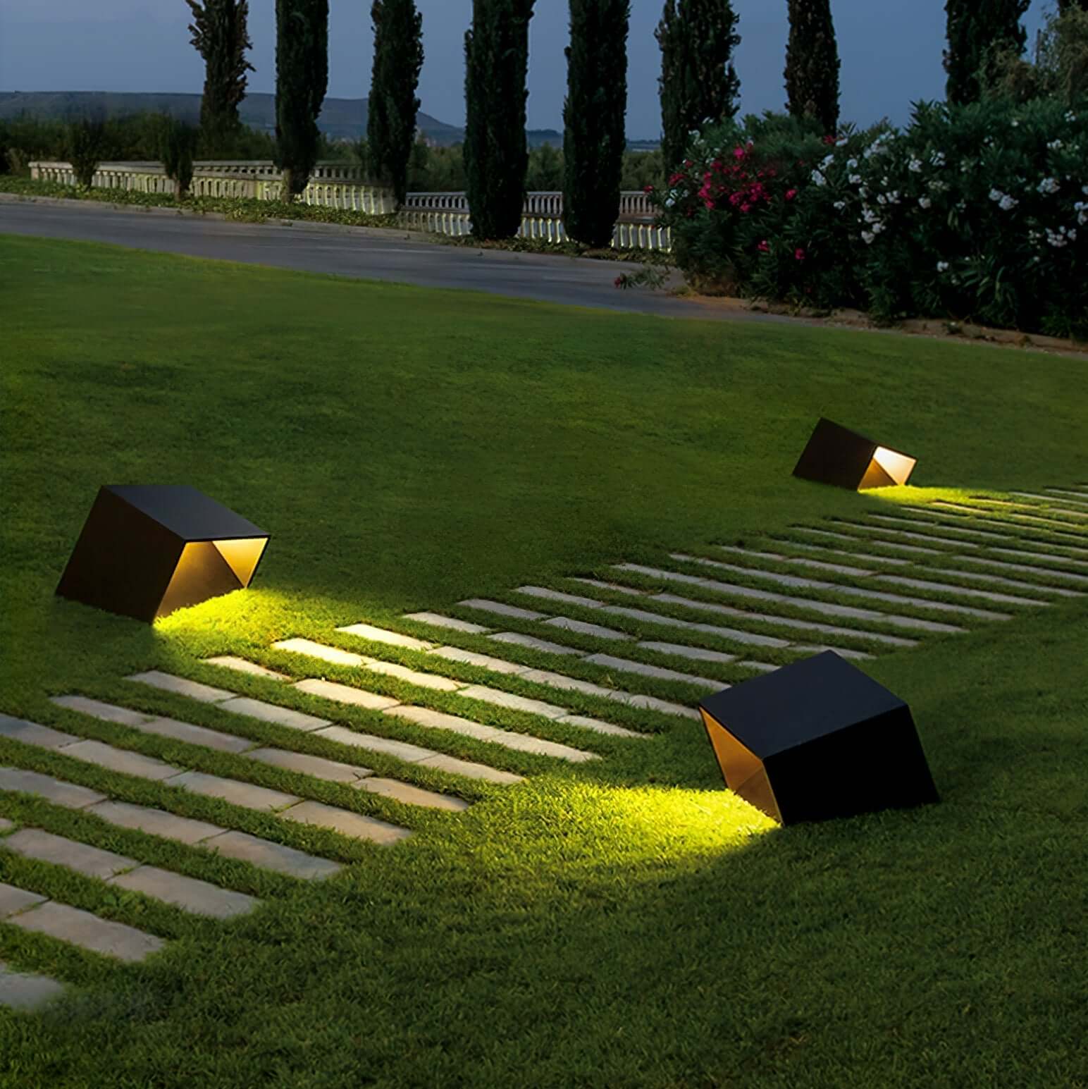 Lampada da Giardino a Forma di Cubo a Energia Solare