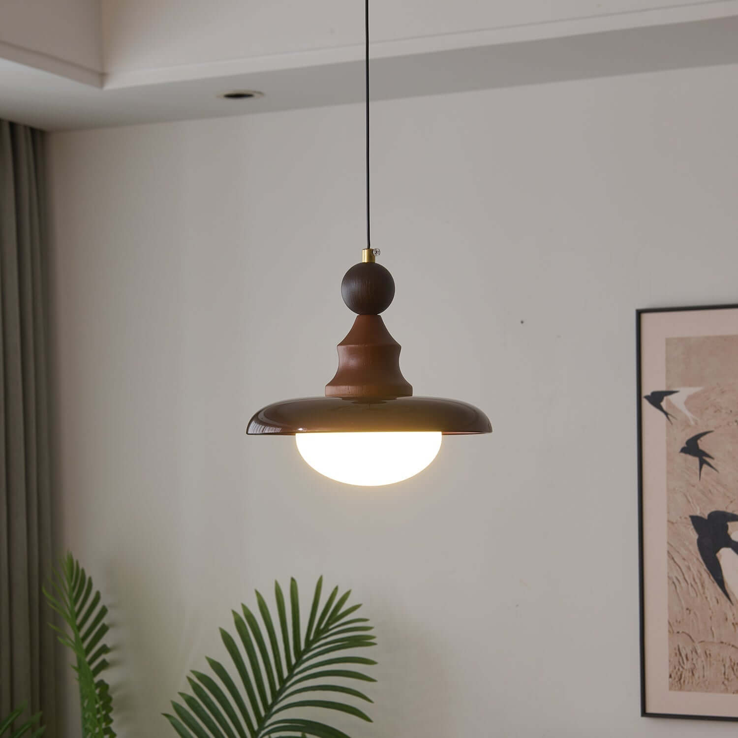 Lampada a sospensione con accenti in legno