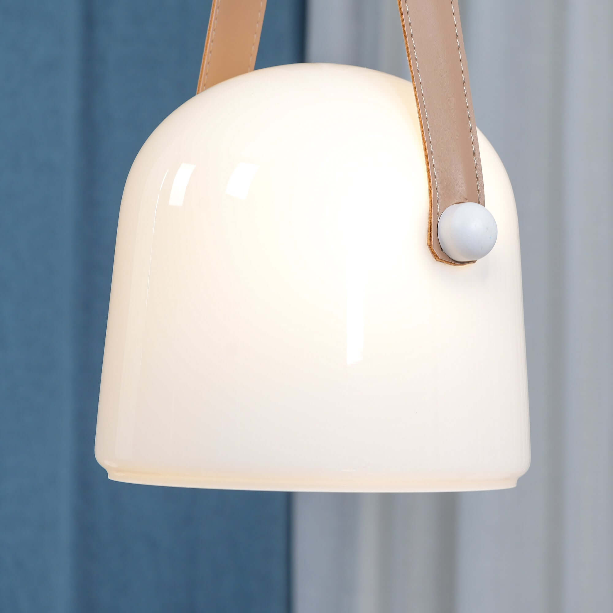 Lampadario - Illuminazione Elegante e Minimalista