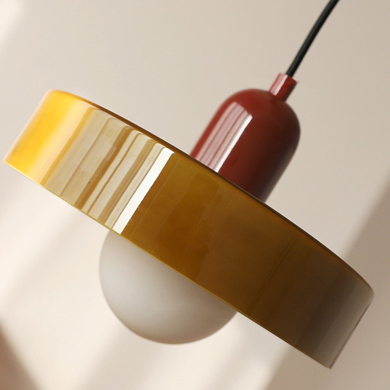 Lampada a Sospensione Colorata in Stile Bauhaus - StiloGlas