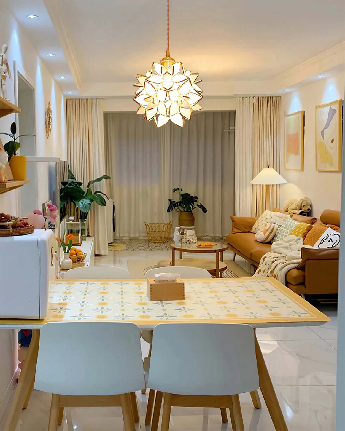 Lampada a Sospensione Elegante con Design a Conchiglia