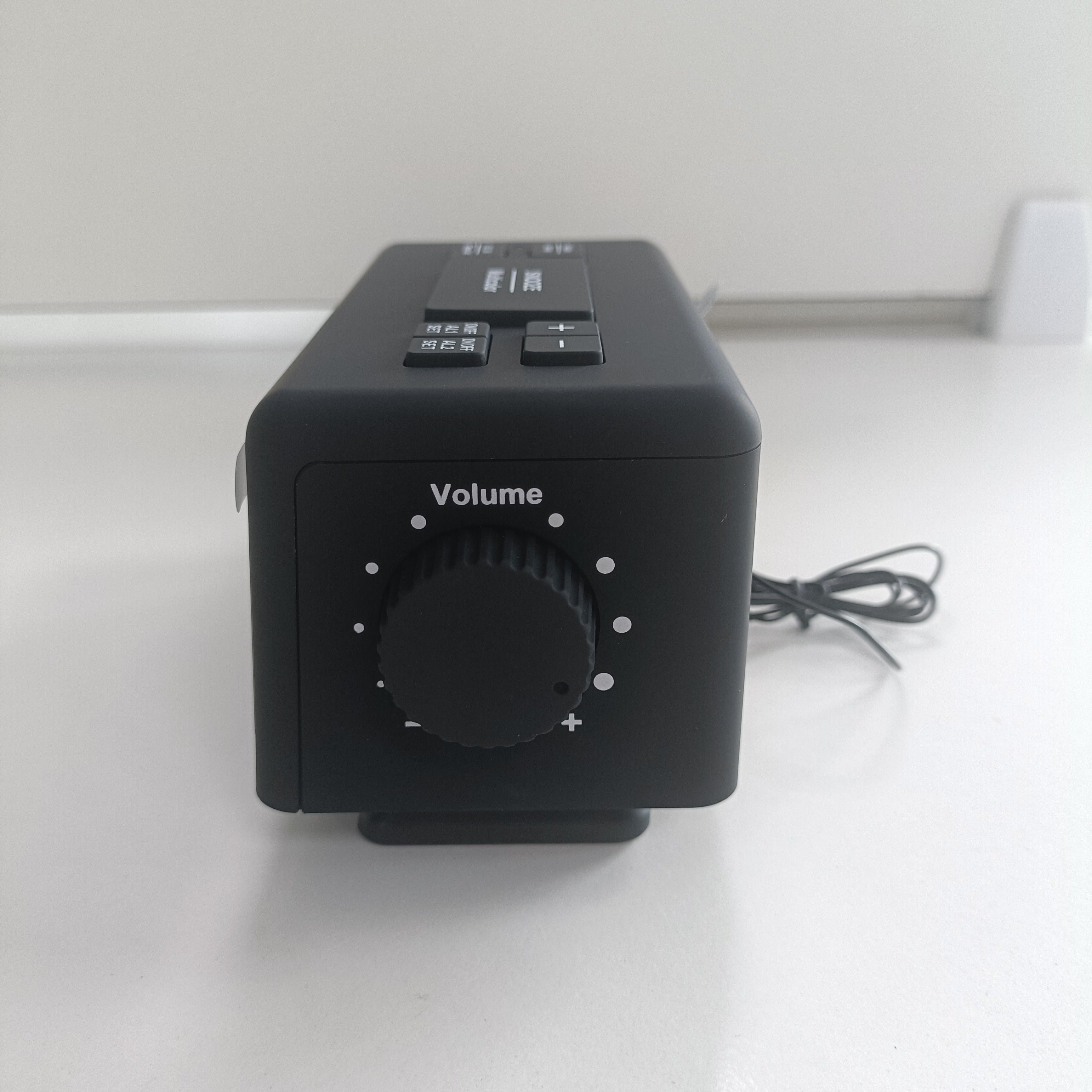 Orologio Sveglia a Specchio RGB con Display LED e Funzione Radio – Orologio Trendy per la Tua Stanza