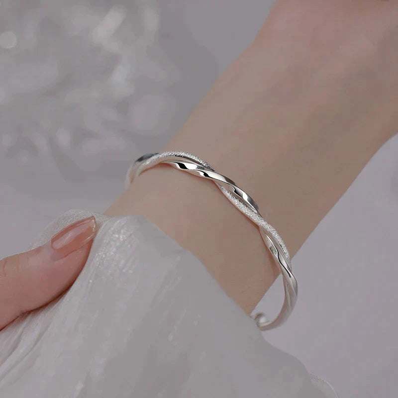 Bracciale d'Argento Intrecciato - Design Elegante e Regolabile