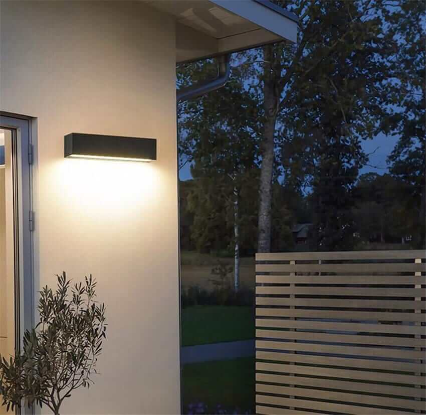 Lampada da Parete Moderna per Esterni - Illuminazione LED da Esterno