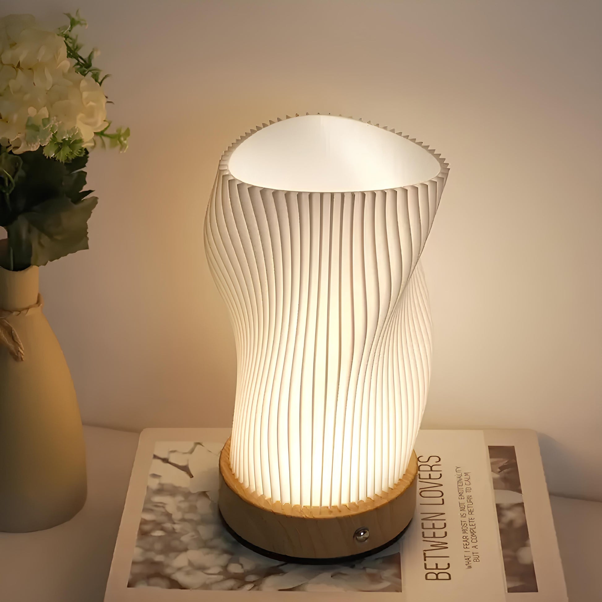 Lampada Dimmerabile Serene Wave – Crea l'Atmosfera Perfetta nel Tuo Interno