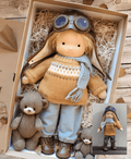 Poupée en tissu faite main dans le style classique Waldorf