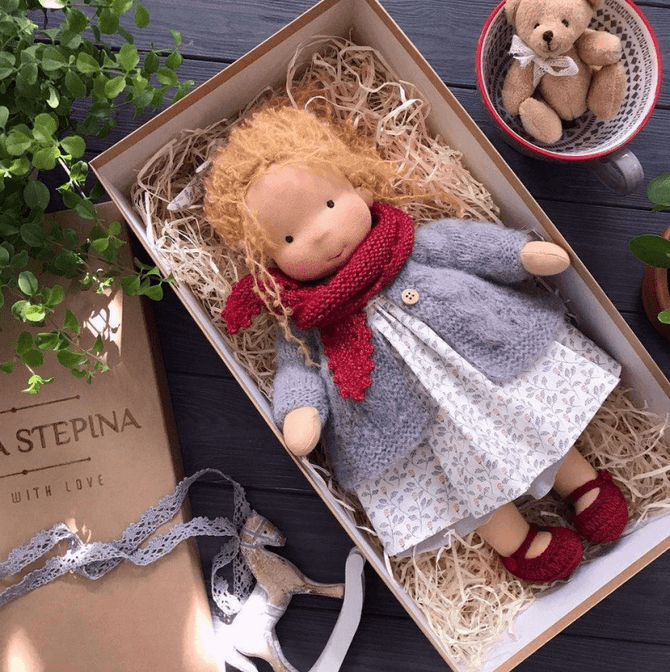 Bambola Cuddle Waldorf Invernale Fatta a Mano – Poppi