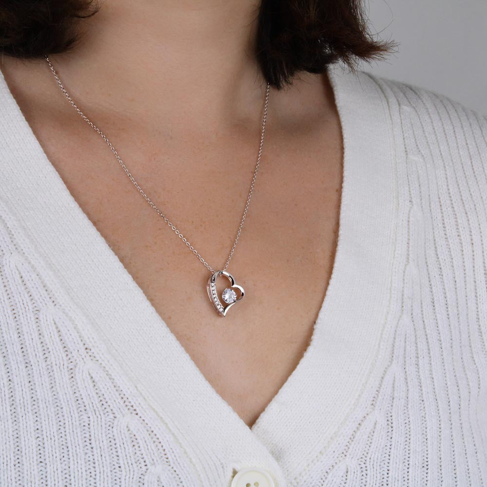 Collana TimelessLove | Forma a Cuore | Design Elegante in Zirconia