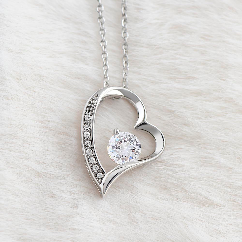 Collana TimelessLove | Forma a Cuore | Design Elegante in Zirconia