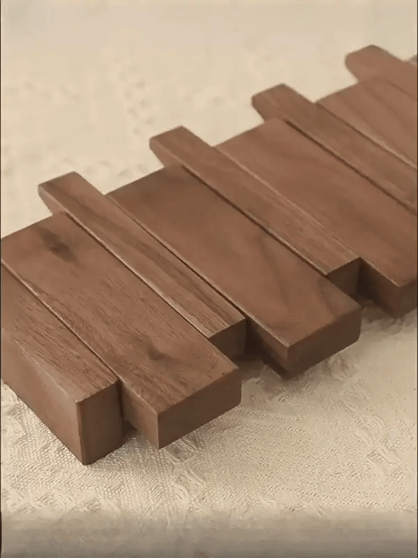 Primo | Appendiabiti in Legno a Forma di Pianoforte | Design Elegante | Legno Durevole