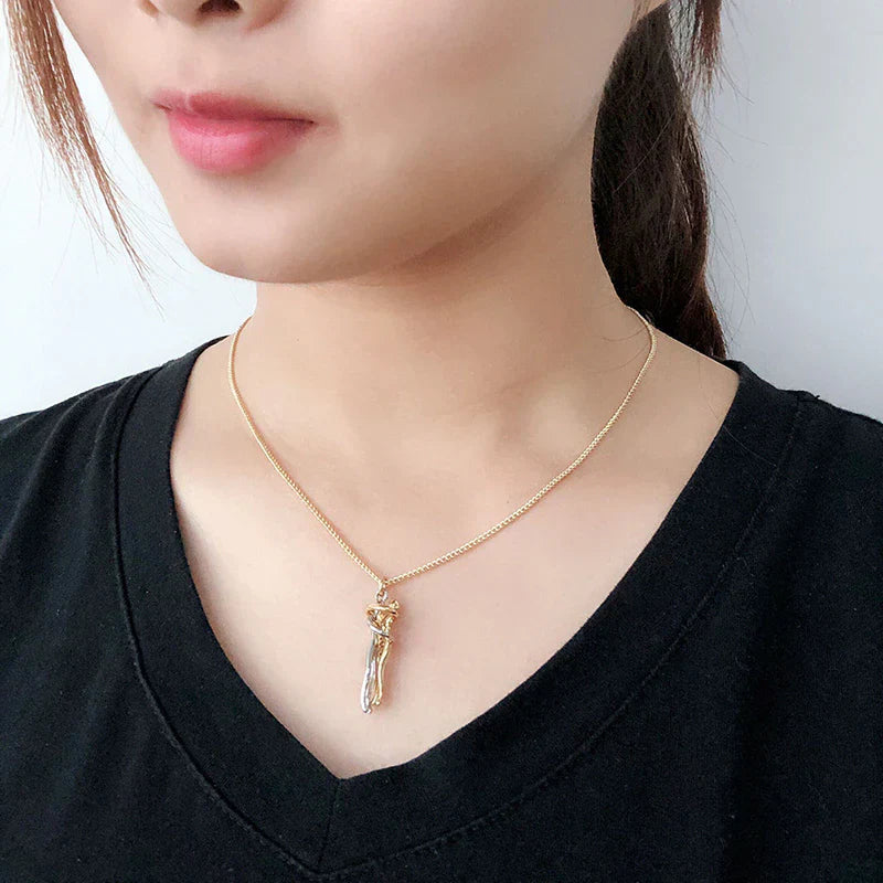 Collana con Pendente Abbraccio SoulGlow | Collana Ipoallergenica Regolabile per i Tuoi Cari
