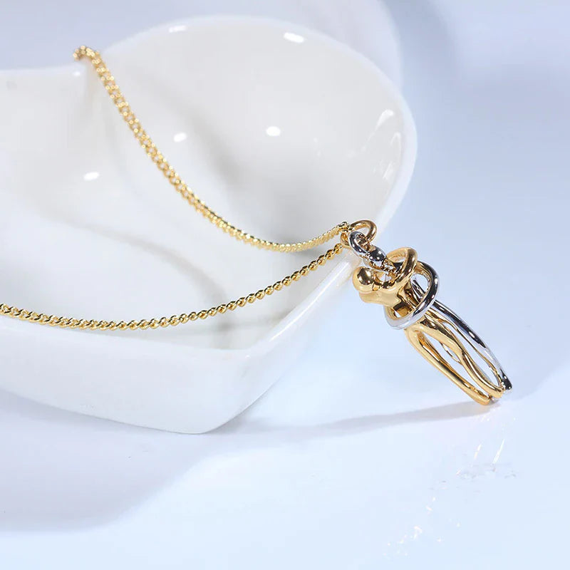 Collana con Pendente Abbraccio SoulGlow | Collana Ipoallergenica Regolabile per i Tuoi Cari