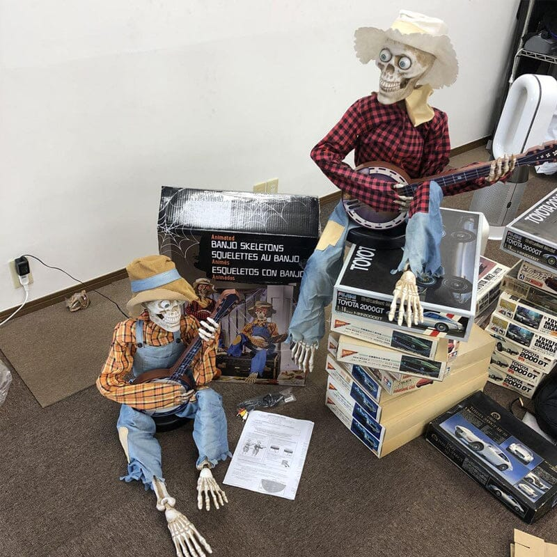 Duo di Scheletri Animati Hauntique | Decorazione di Halloween attivata dal suono con musica e luci