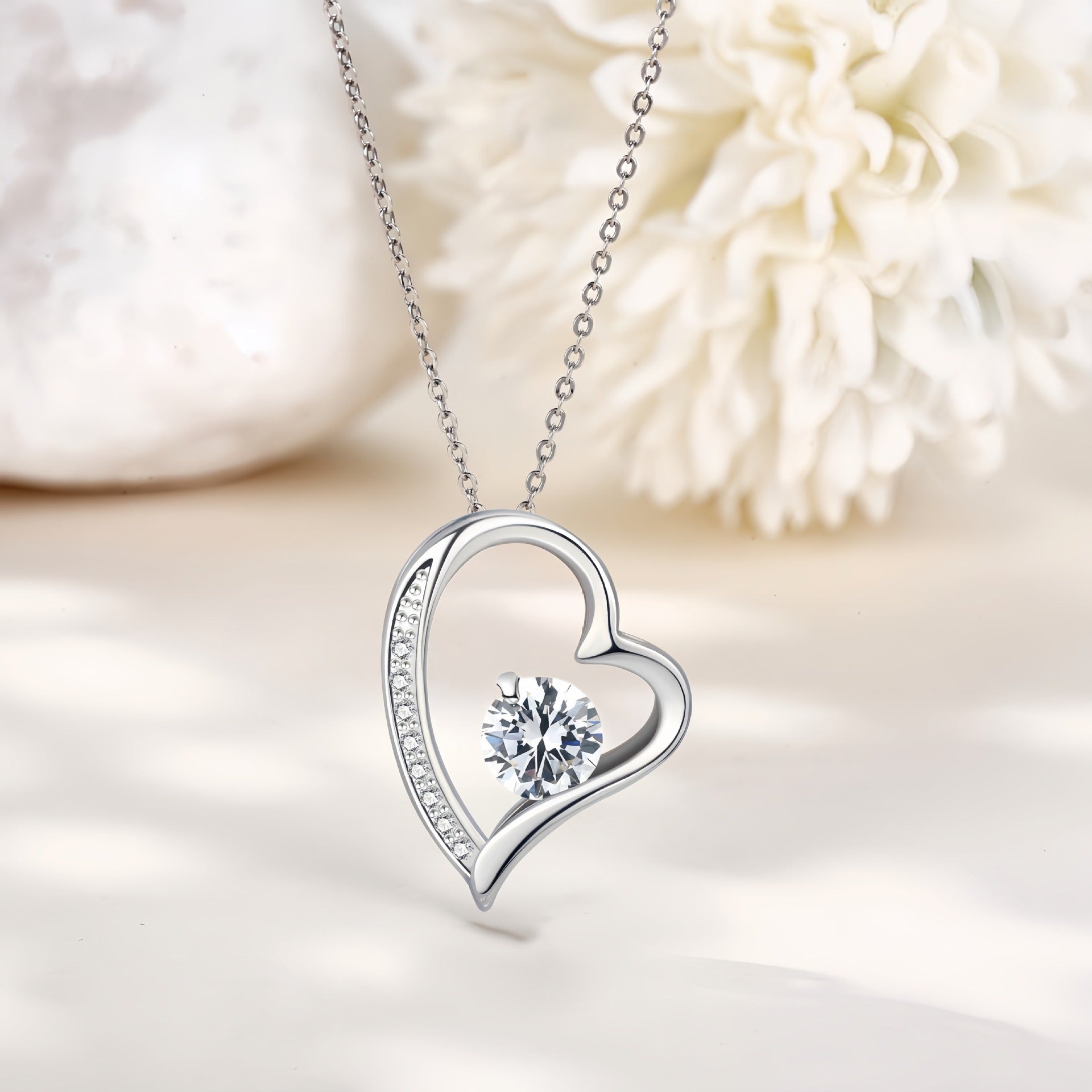 Collana TimelessLove | Forma a Cuore | Design Elegante in Zirconia