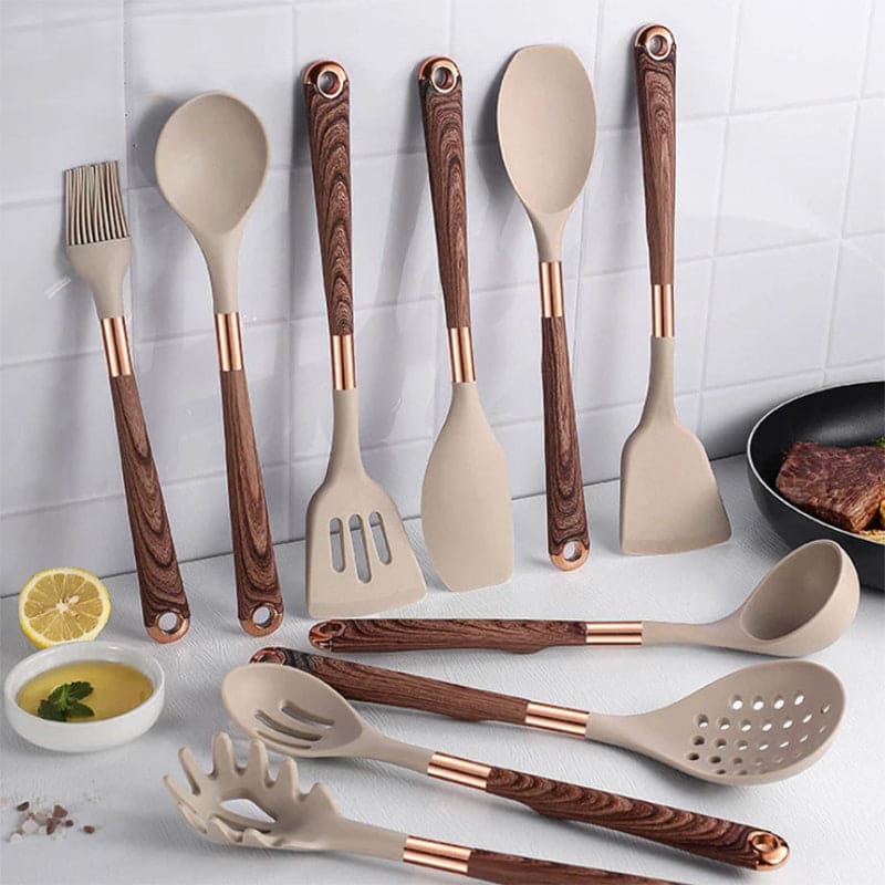 Utensili da Cucina Realizzati in Silicone Sicuro per Alimenti con Manico in Legno – KitchenElegance
