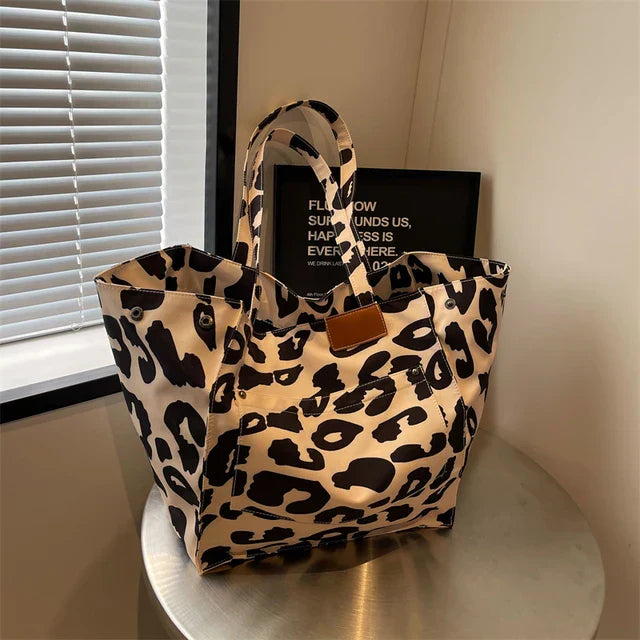 Borsa a Spalla in Tela Oversize con Stampa Leopardo - Viola