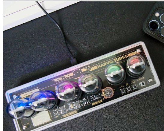 Orologio da Scrivania LED Nixie Verticale – Chronix