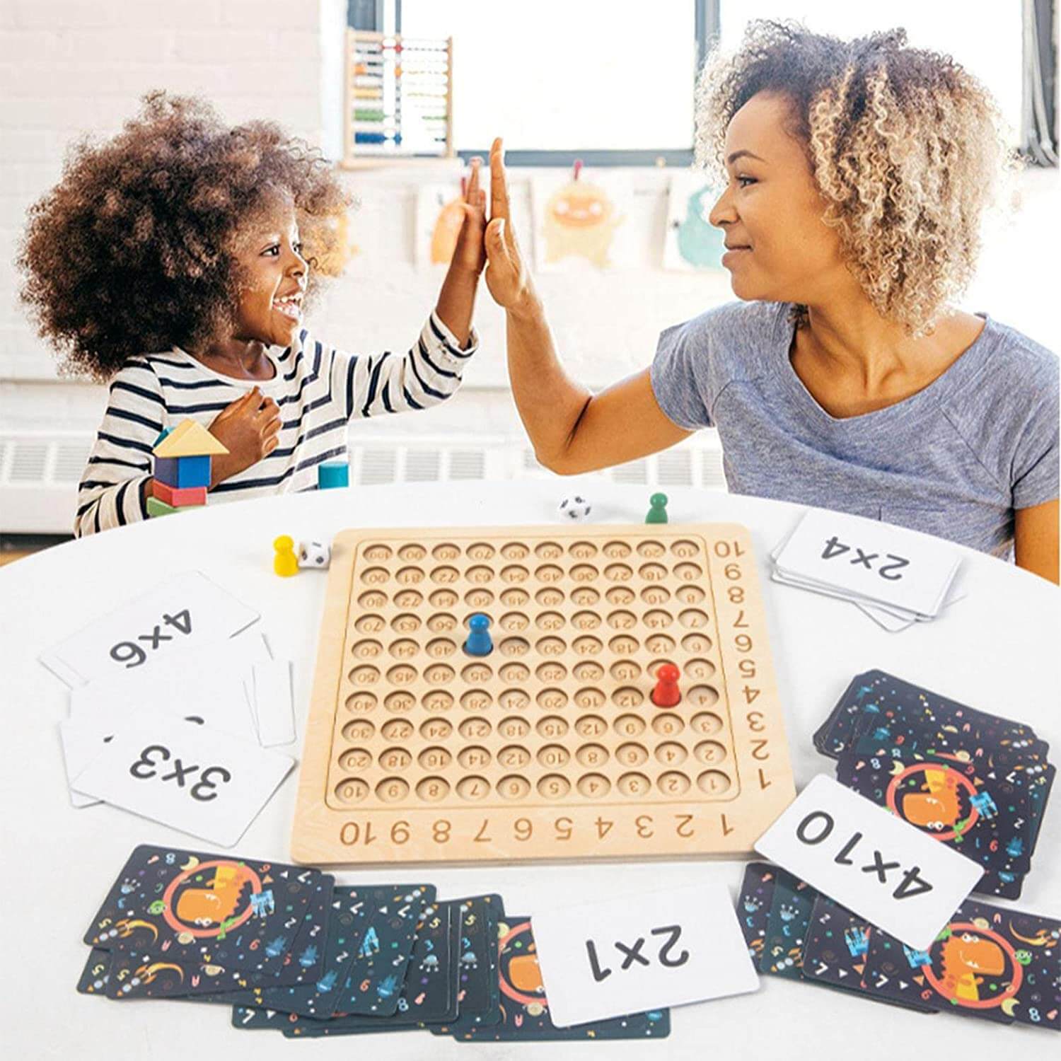 Gioco di Apprendimento con Tavola di Legno per Moltiplicazione 1–10 con Carte e Dadi