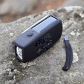 Radio portable multifonction à manivelle