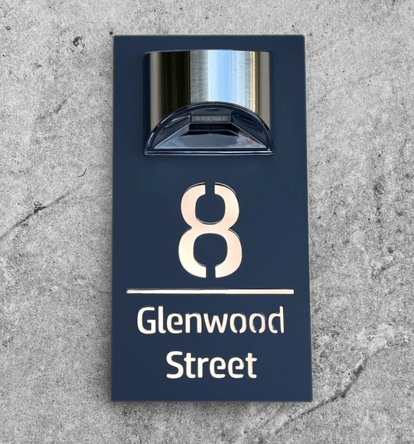 Insegna Numerica Solare - Illuminazione Elegante a Energia Solare