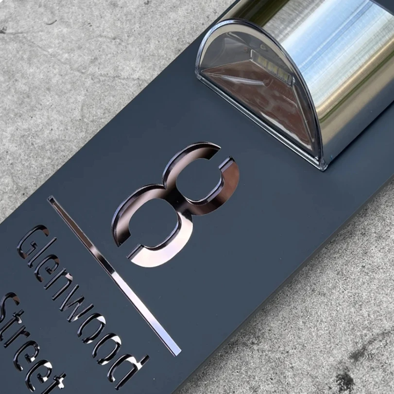 Insegna Numerica Solare - Illuminazione Elegante a Energia Solare