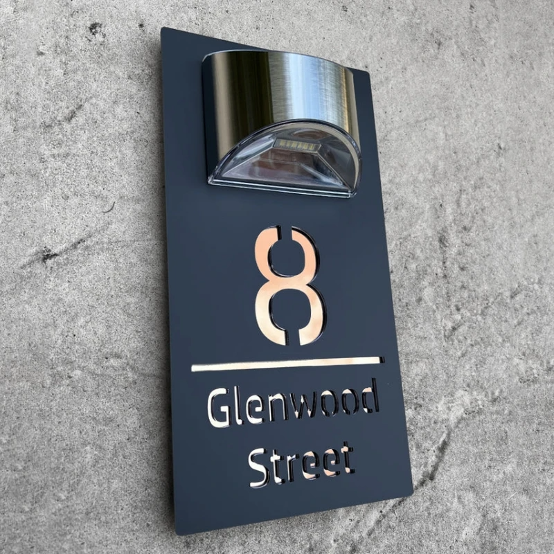 Insegna Numerica Solare - Illuminazione Elegante a Energia Solare