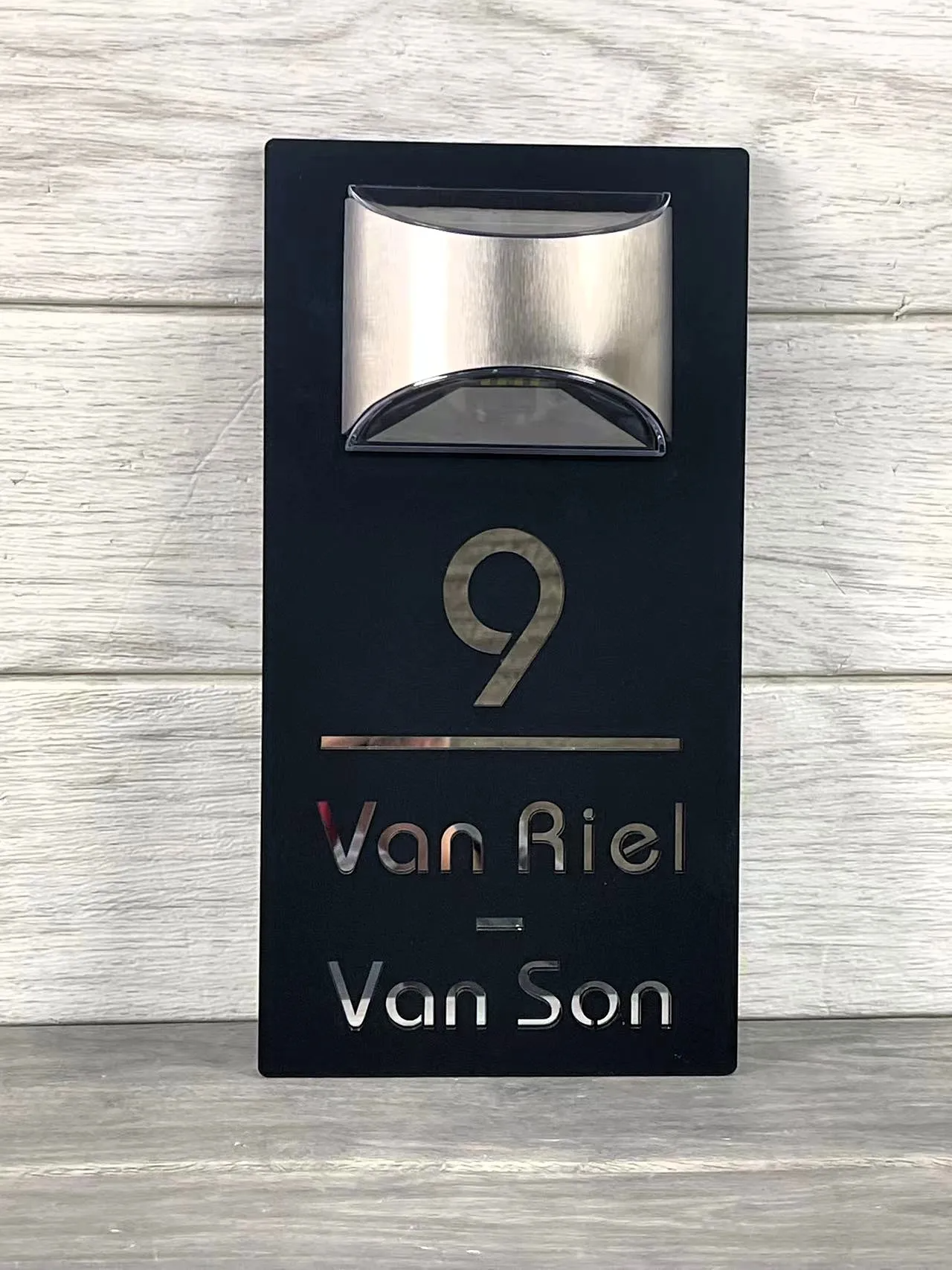 Insegna Numerica Solare - Illuminazione Elegante a Energia Solare