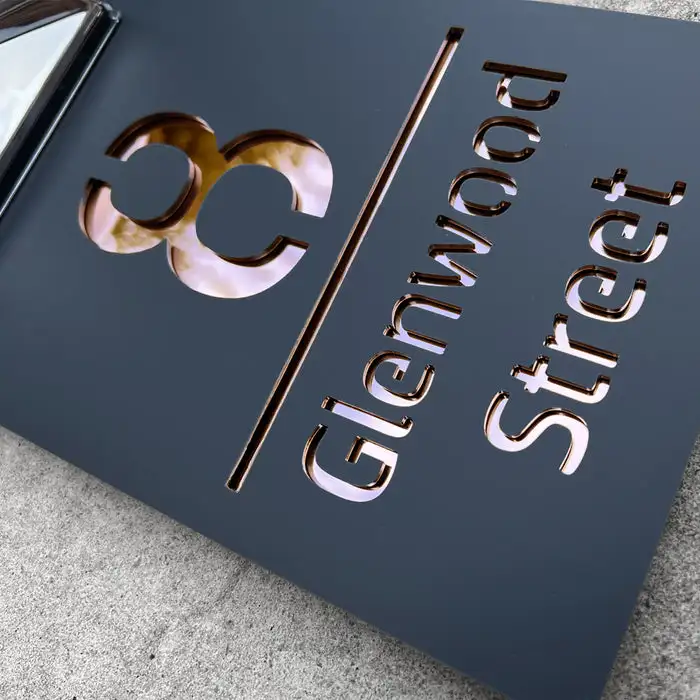 Insegna Numerica Solare - Illuminazione Elegante a Energia Solare